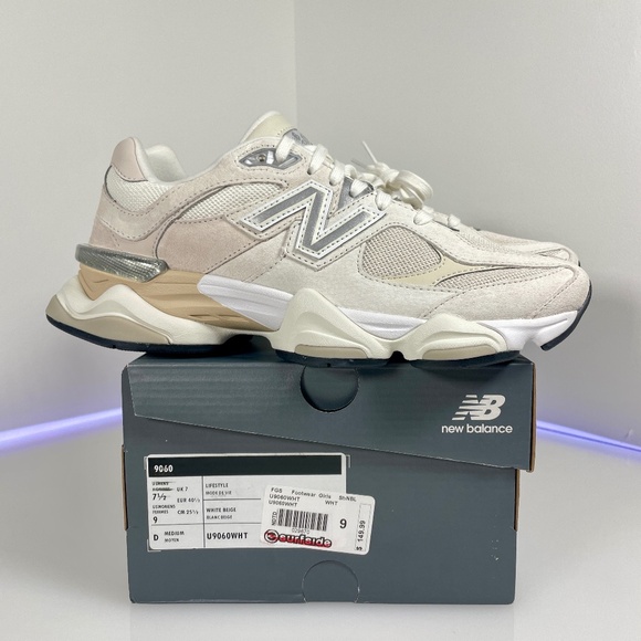 New Balance 9060 Sea Salt Moonbeam White U9060WHT Size 7.5 Men's 9 Women's - Picture 1 of 6